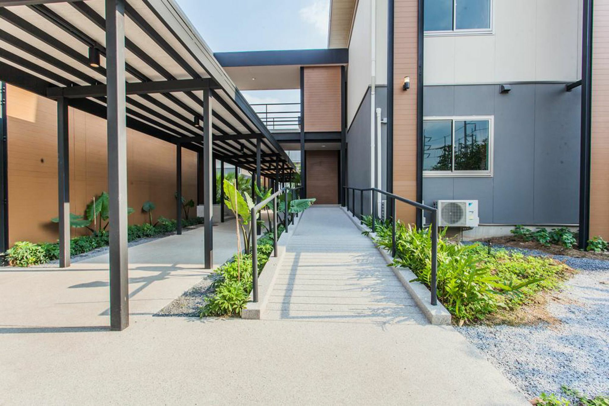 Morino Hotel Si Racha Exterior photo